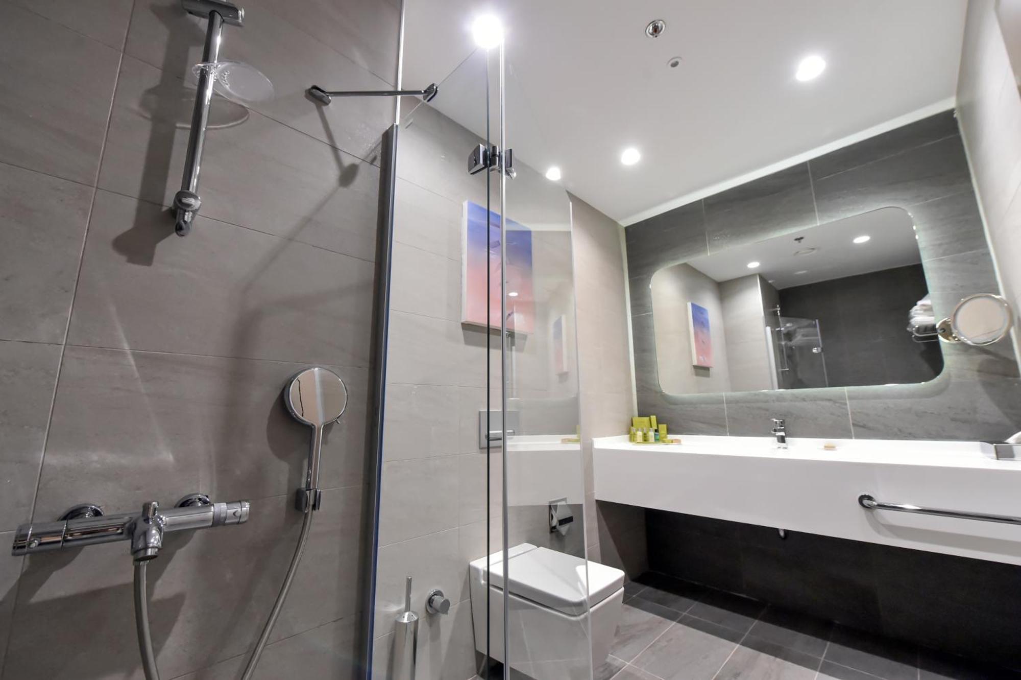 Hotel Doubletree By Hilton Ankara Incek Exterior foto